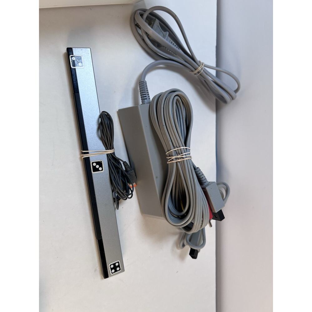 Nintendo Wii Console plus Controller, Cords & Game Bundle Clean Tested Working - Picture 6 of 12